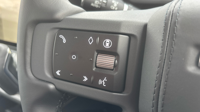Land Rover Defender 3.0 D350 X-Dynamic HSE 90 3dr Auto Diesel Estate - Image 37